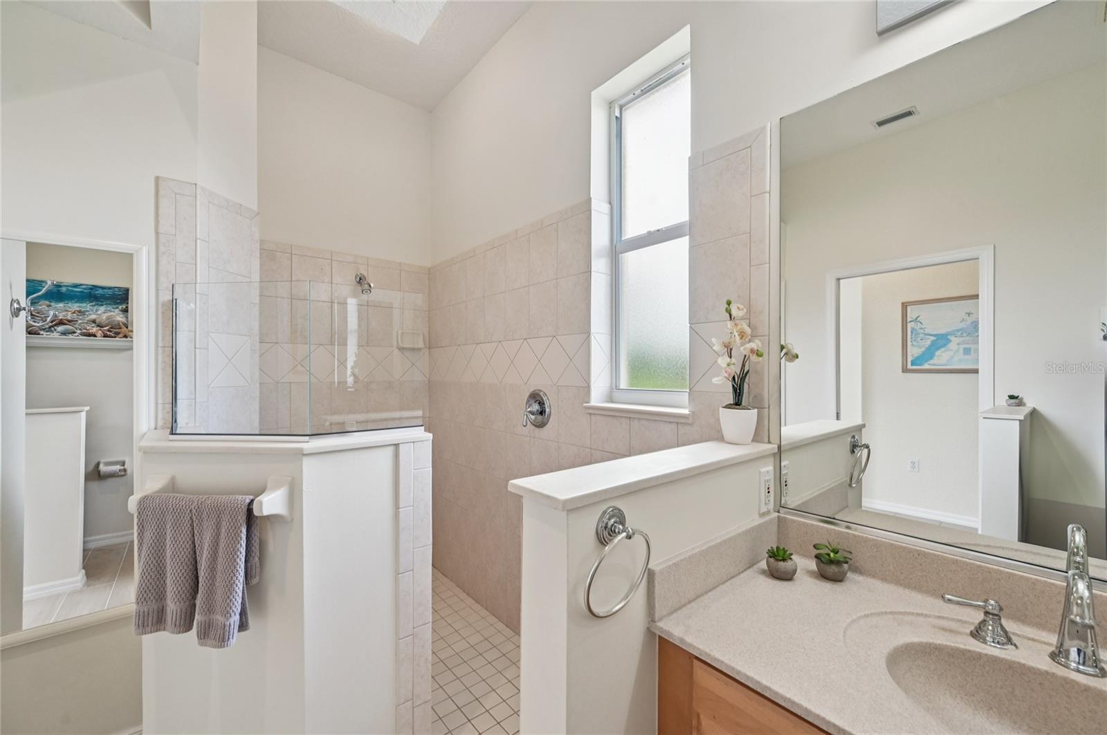 Image 32 of 58 For 105 Abercrombie Avenue