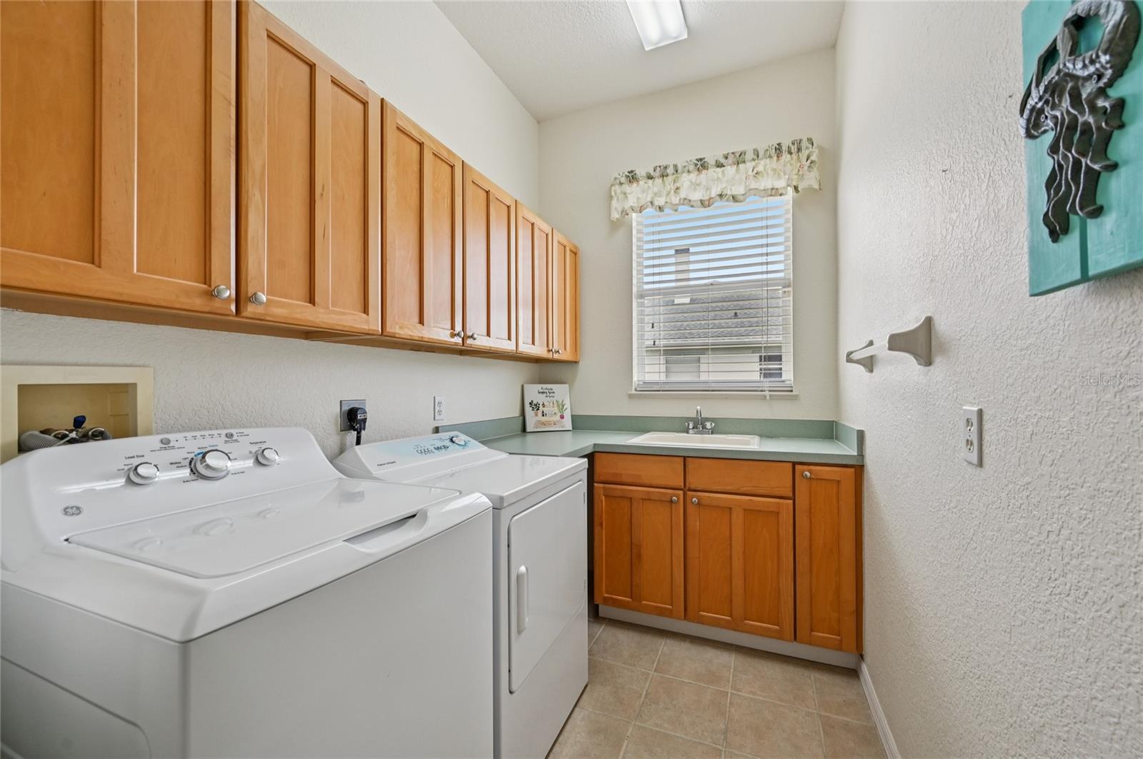 Image 36 of 58 For 105 Abercrombie Avenue