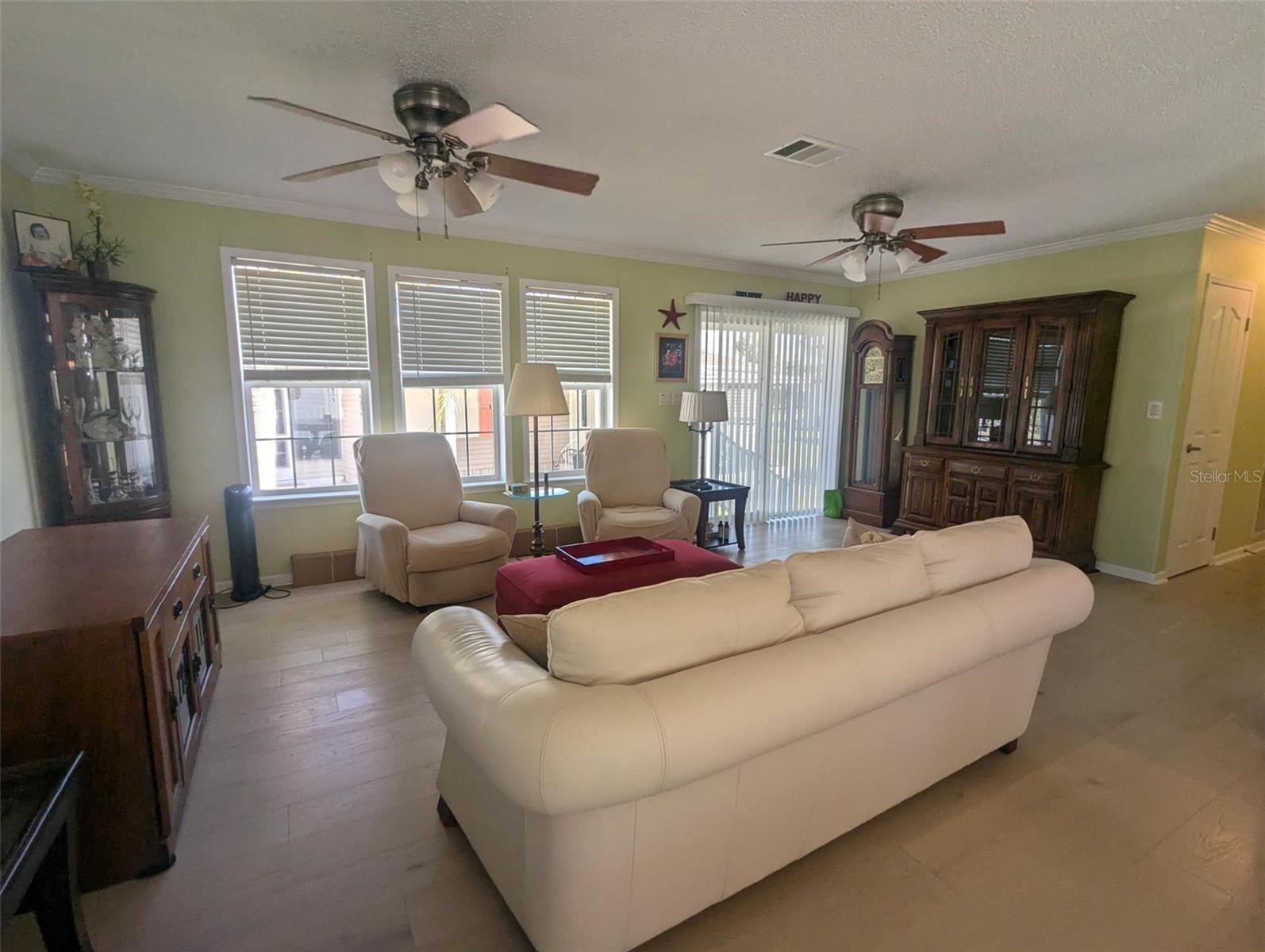 Image 4 of 62 For 2100 Kings Highway 674