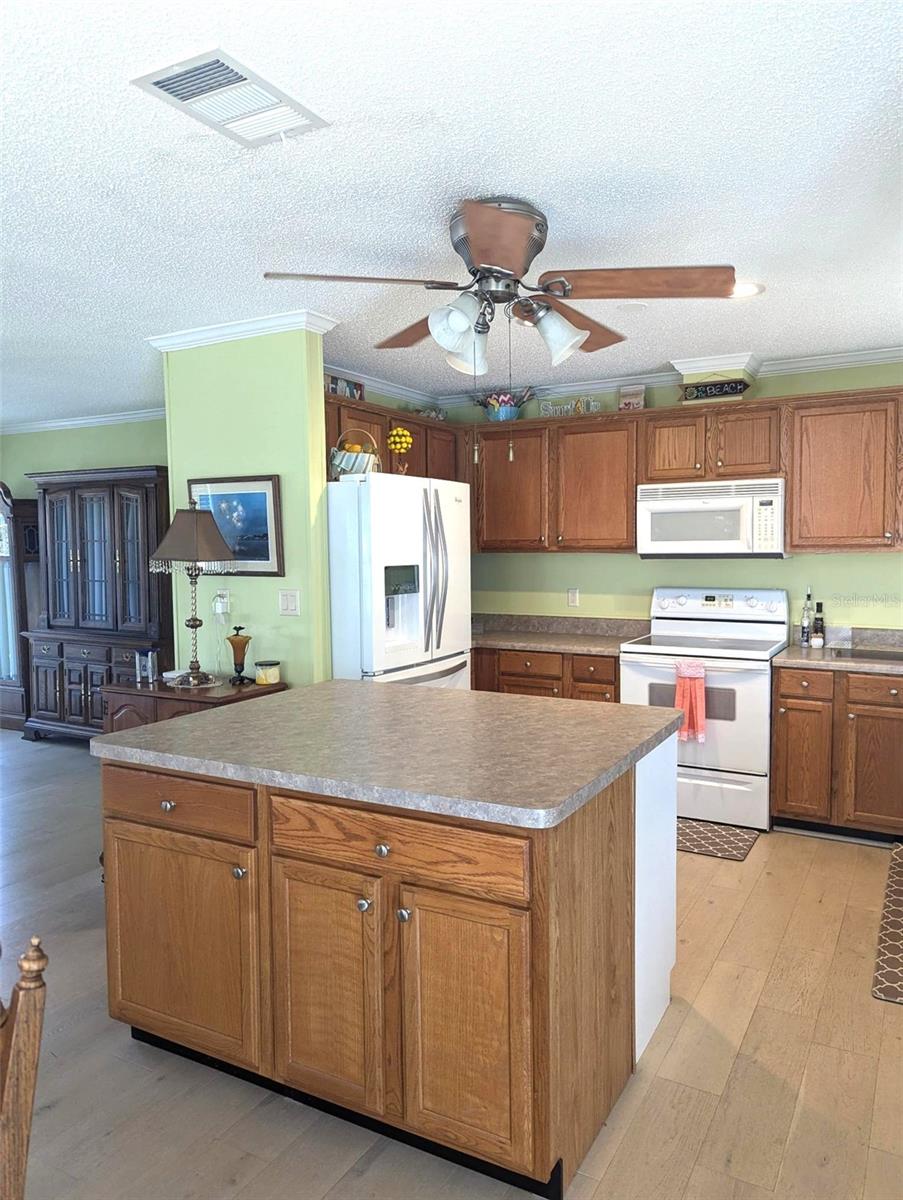 Image 9 of 62 For 2100 Kings Highway 674