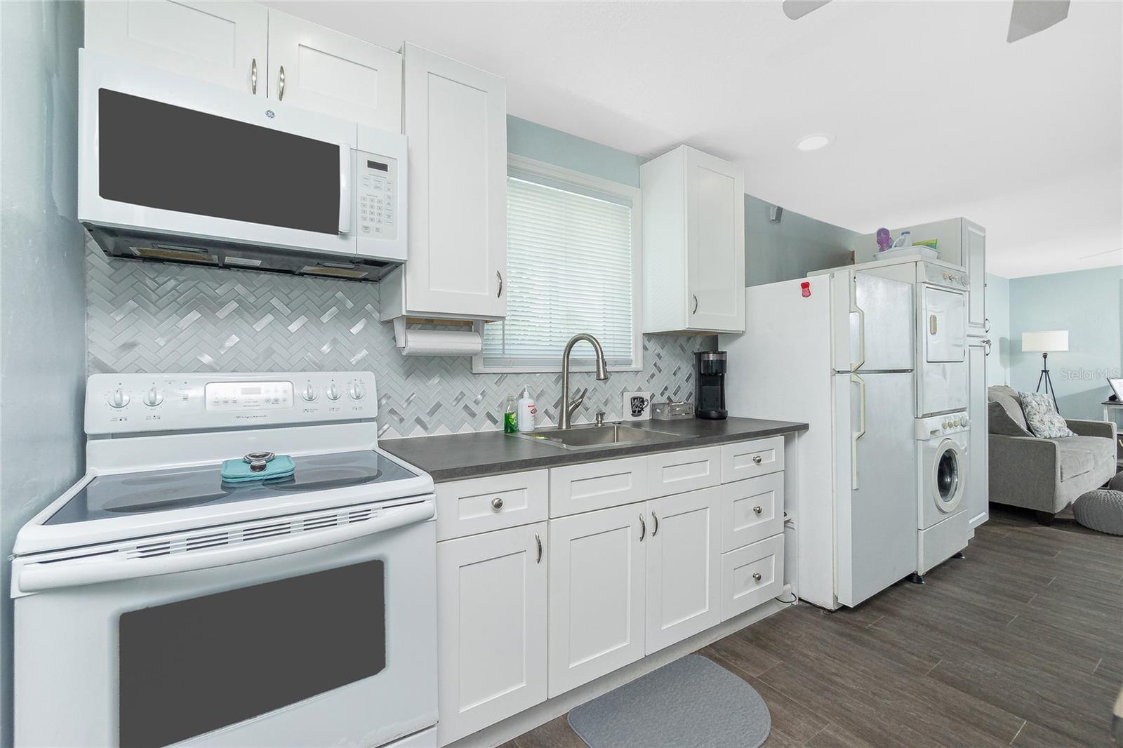 Image 13 of 30 For 859 2nd Street