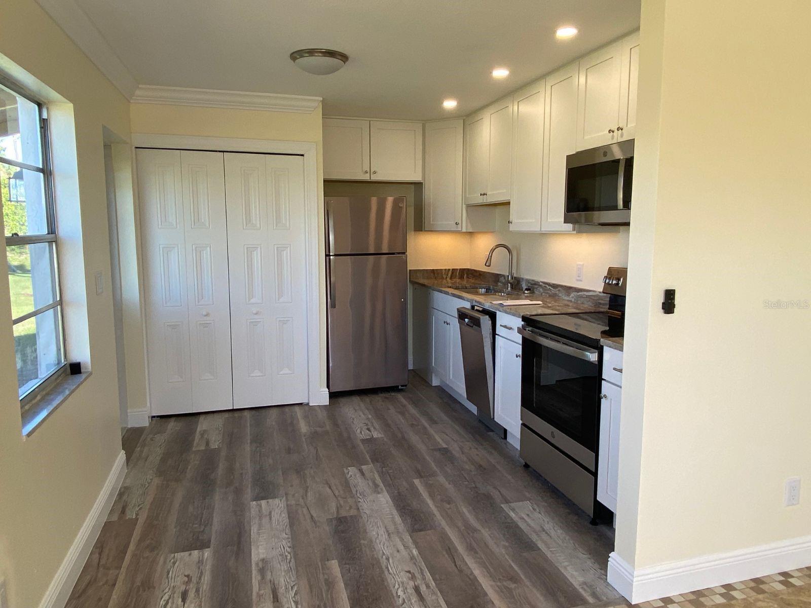 Image 2 of 9 For 6368 Sunnybrook Boulevard B