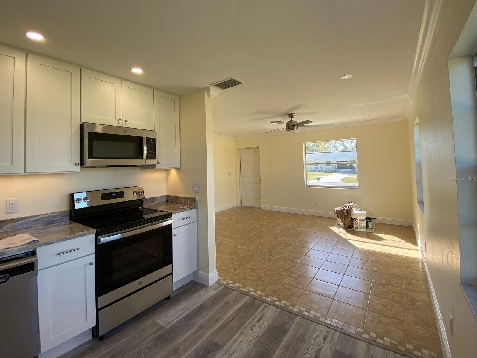 Image 3 of 9 For 6368 Sunnybrook Boulevard B