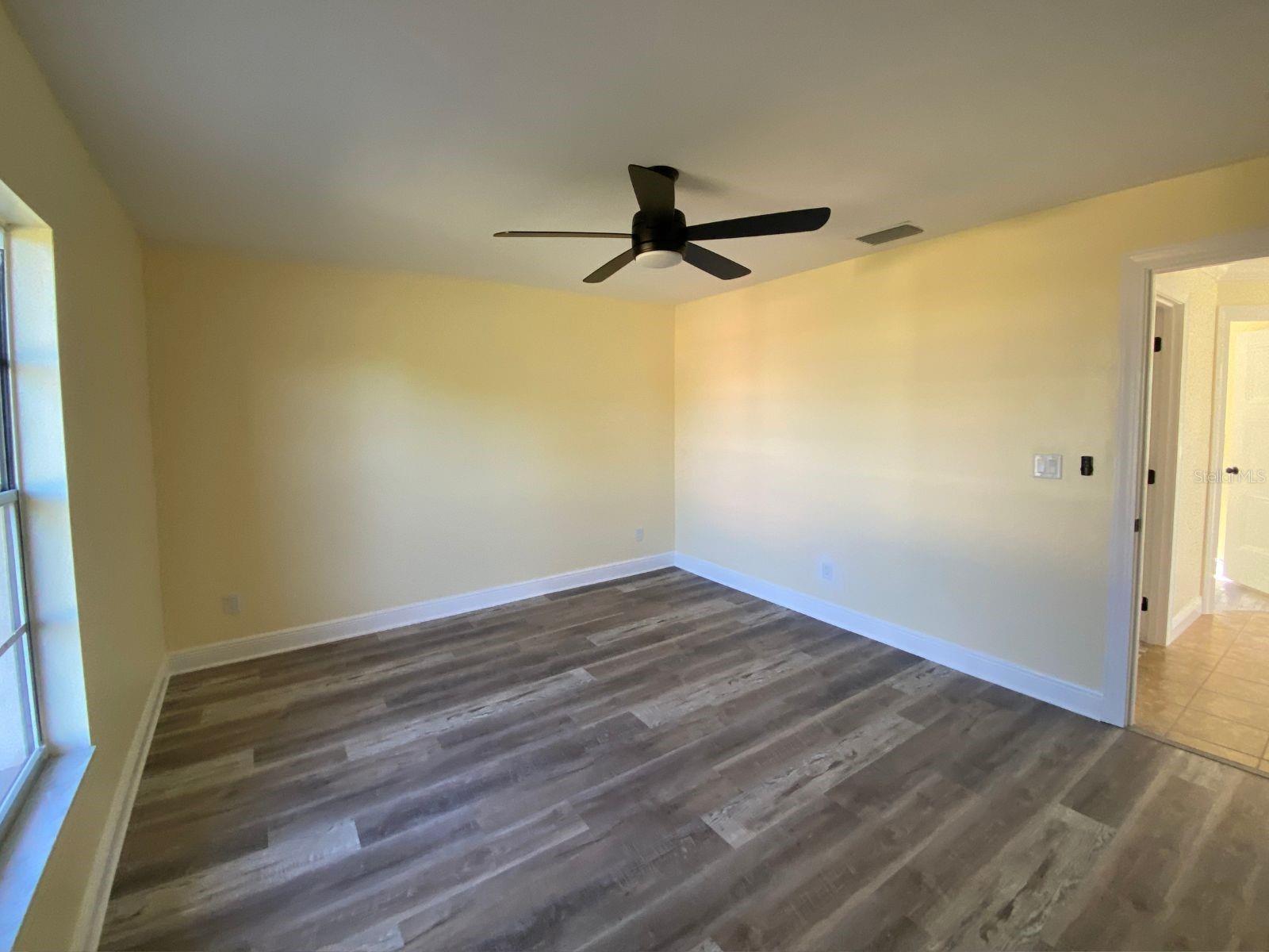 Image 4 of 9 For 6368 Sunnybrook Boulevard B