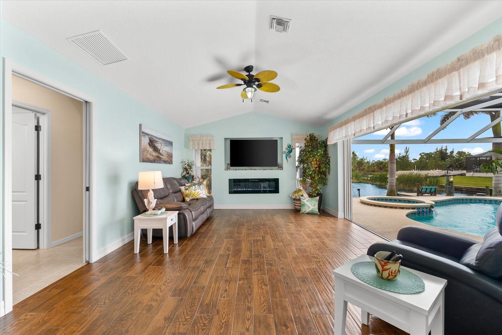 Image 17 of 37 For 10322 Sunbury Drive