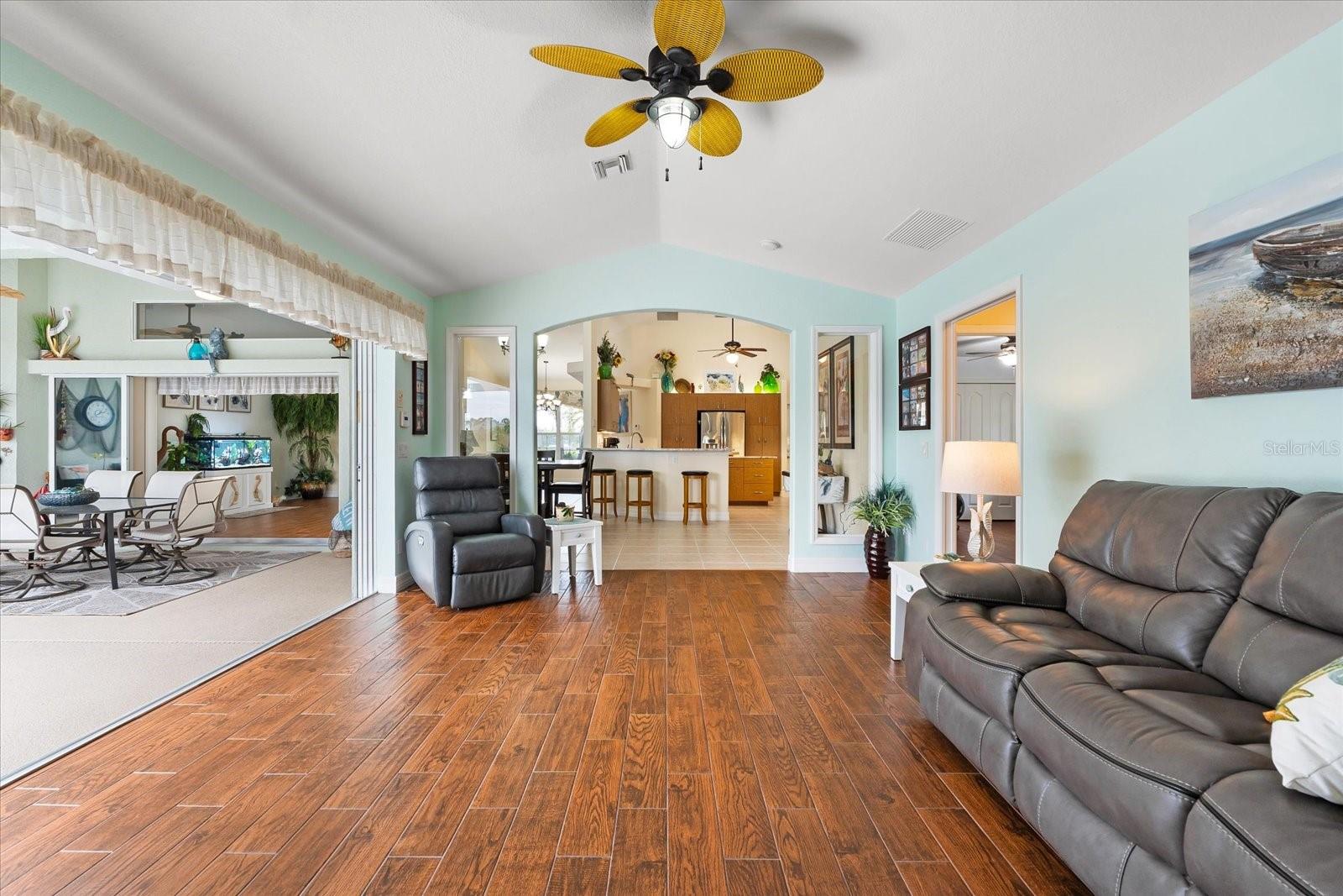 Image 18 of 37 For 10322 Sunbury Drive