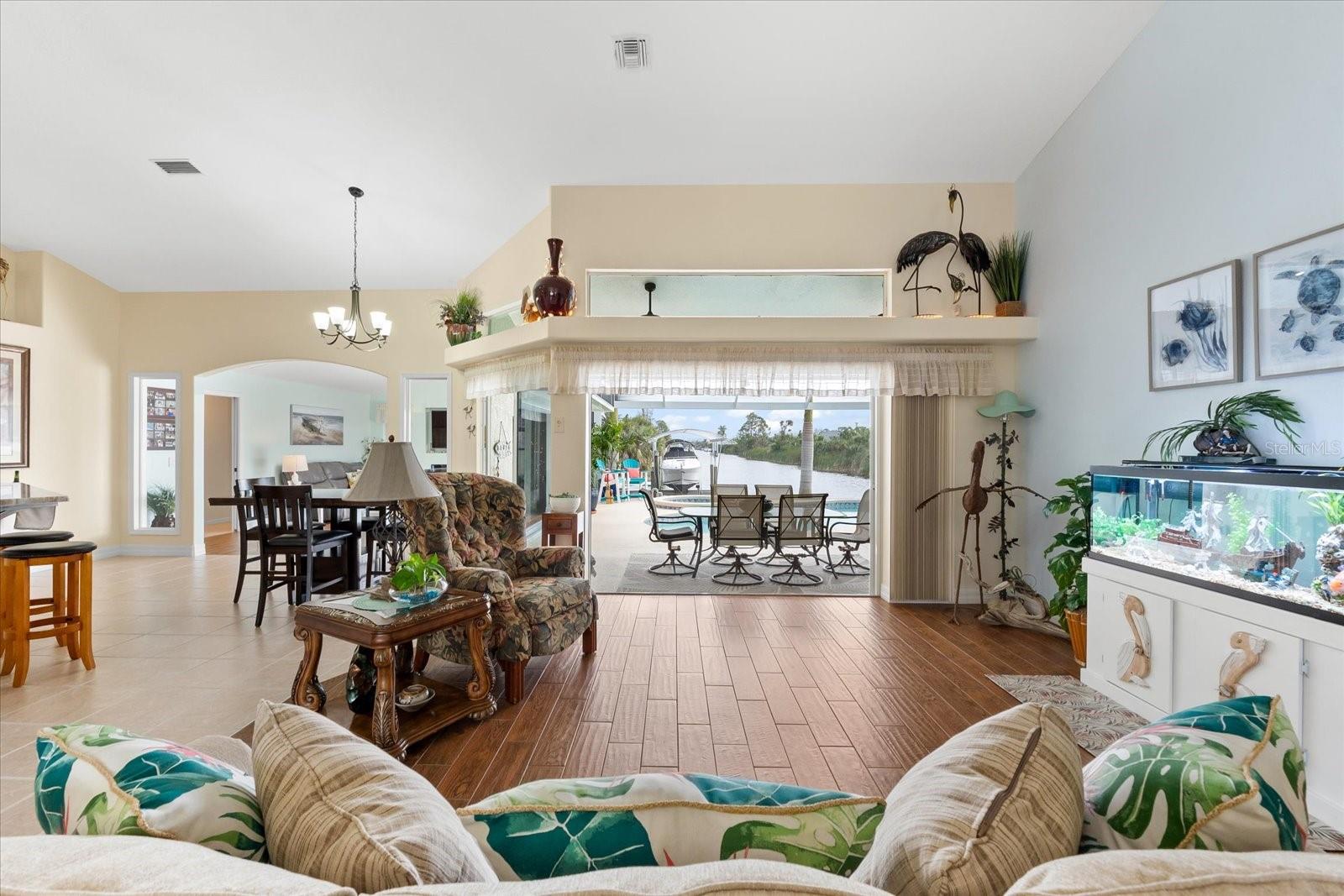 Image 7 of 37 For 10322 Sunbury Drive