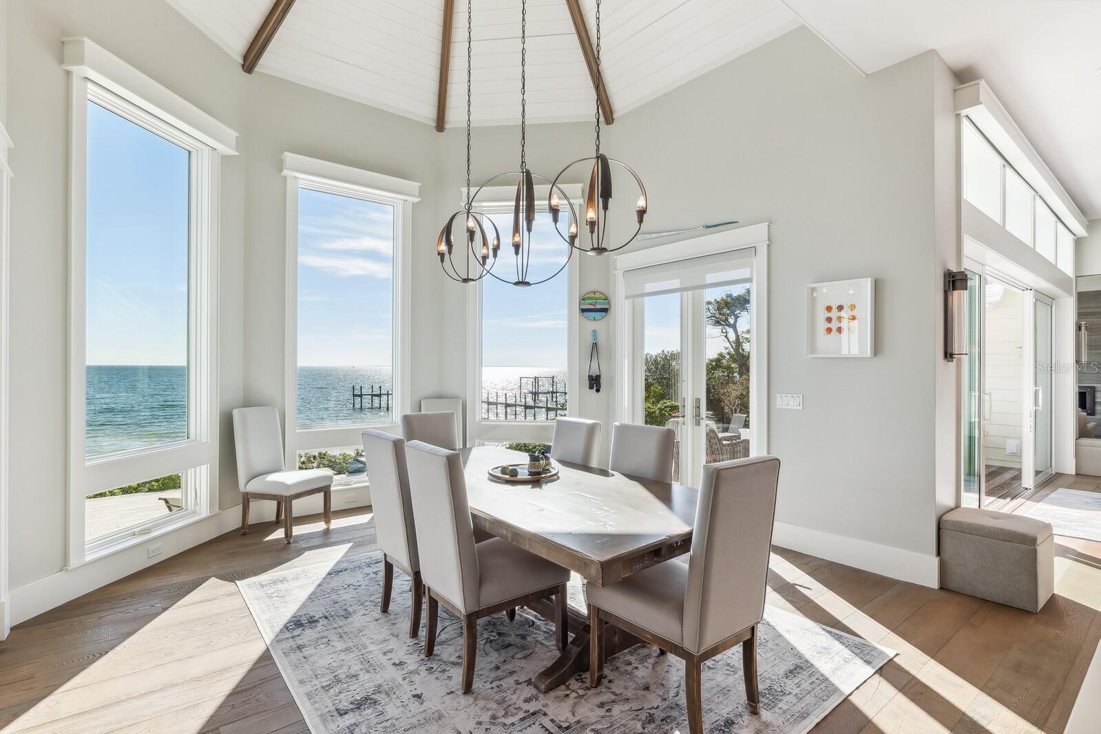 Listing photo id 12 for 1636 Treasure Lane