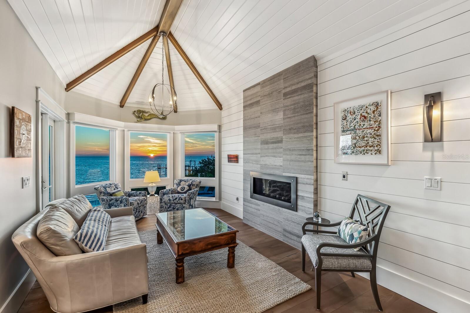 Listing photo id 15 for 1636 Treasure Lane