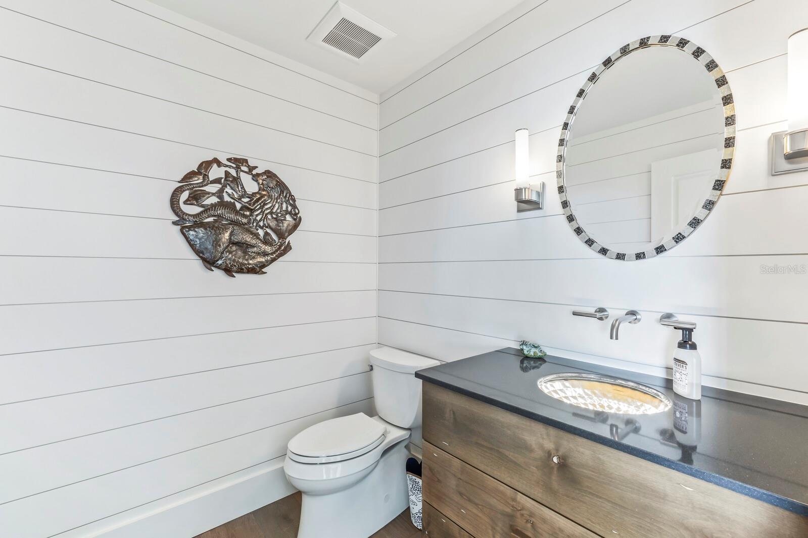 Listing photo id 16 for 1636 Treasure Lane