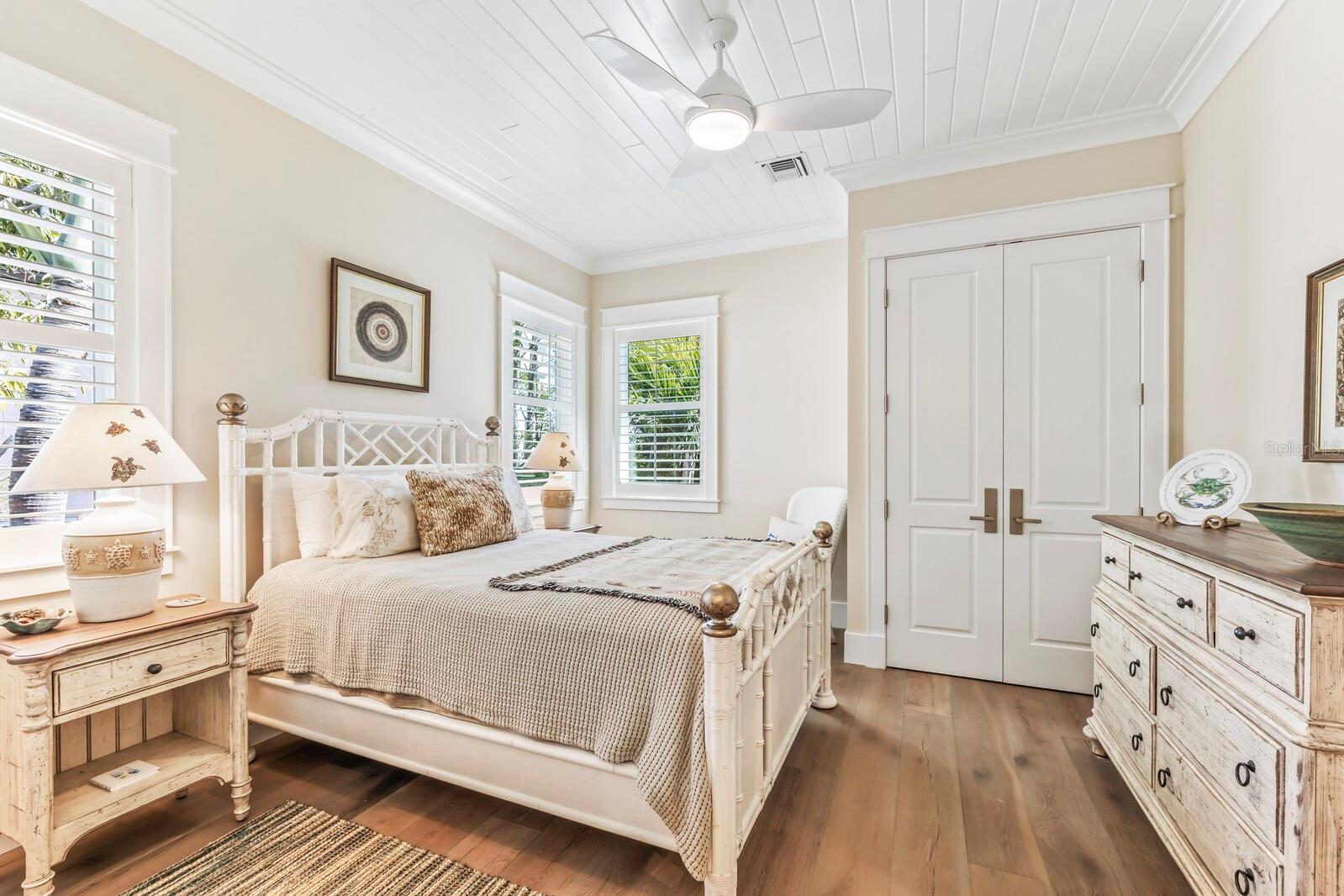 Listing photo id 23 for 1636 Treasure Lane