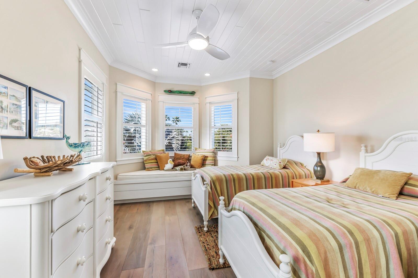 Listing photo id 27 for 1636 Treasure Lane