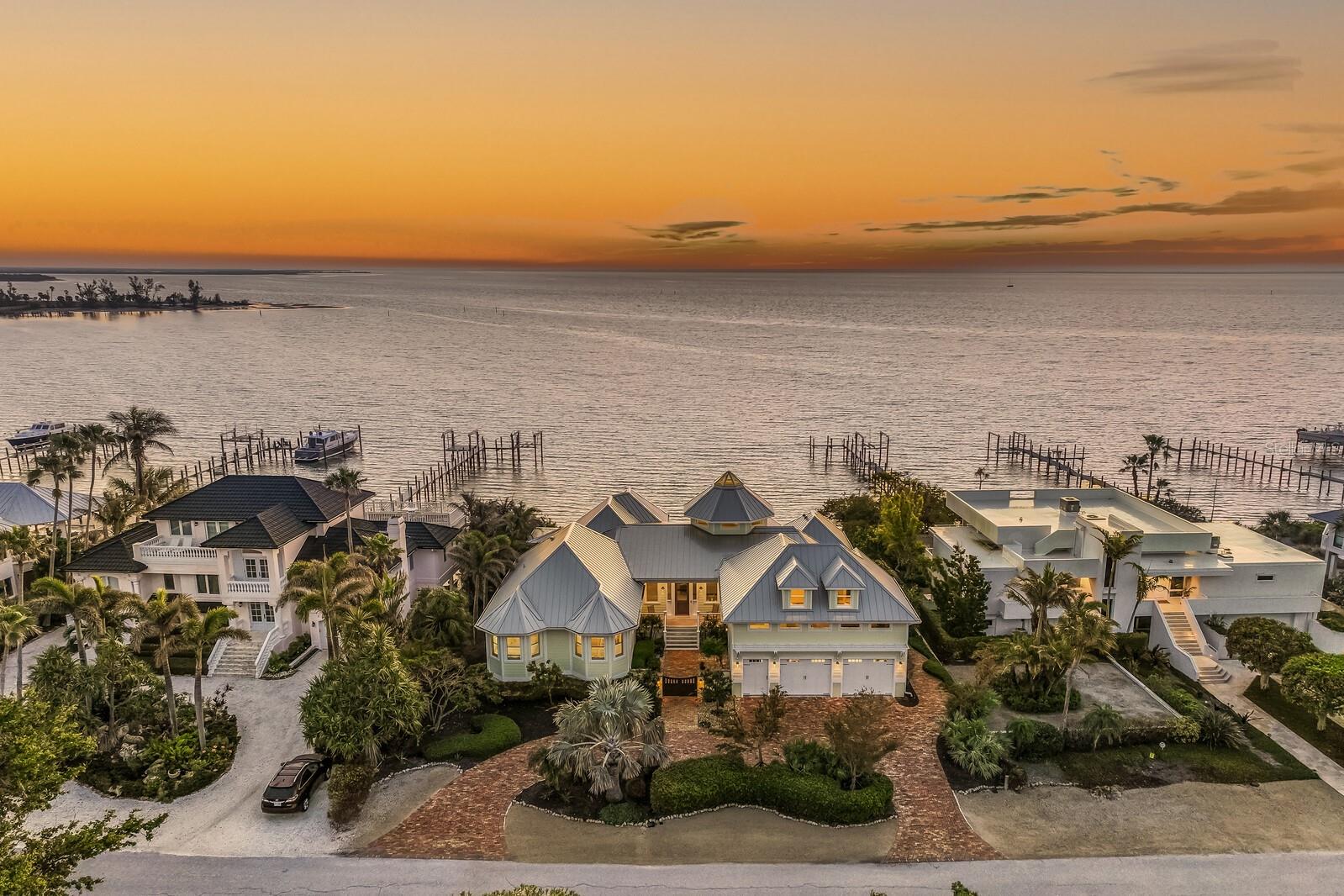 Listing photo id 1 for 1636 Treasure Lane