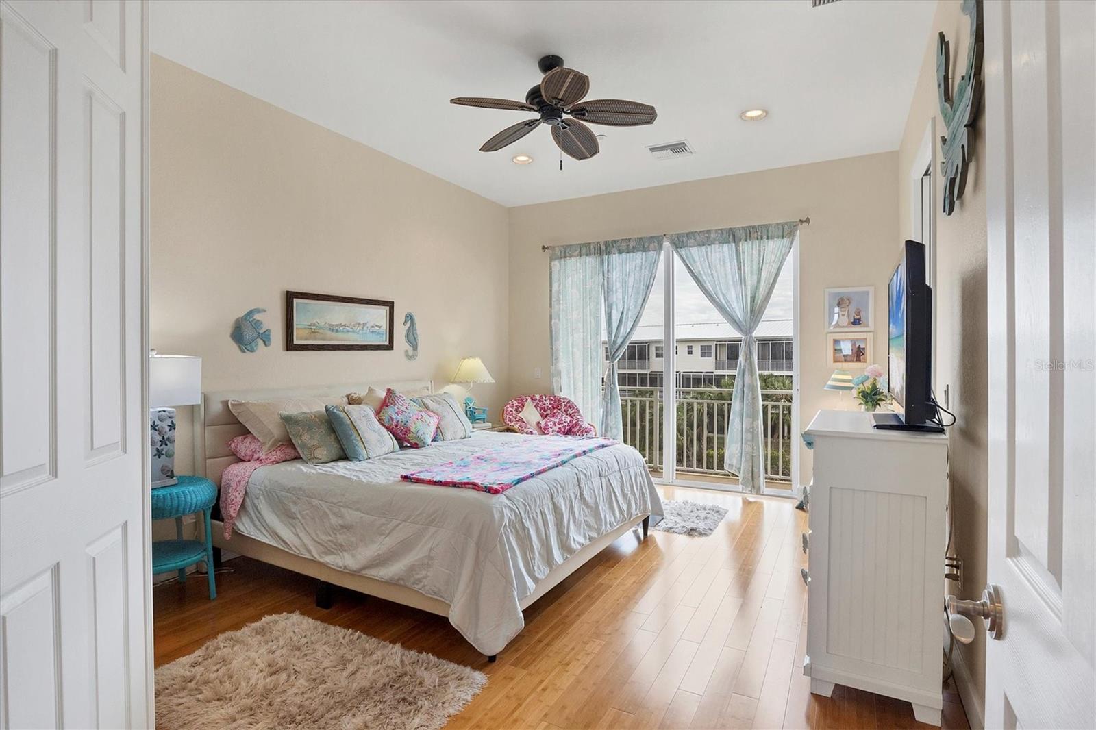 Image 14 of 40 For 10390 Longshore Road 82