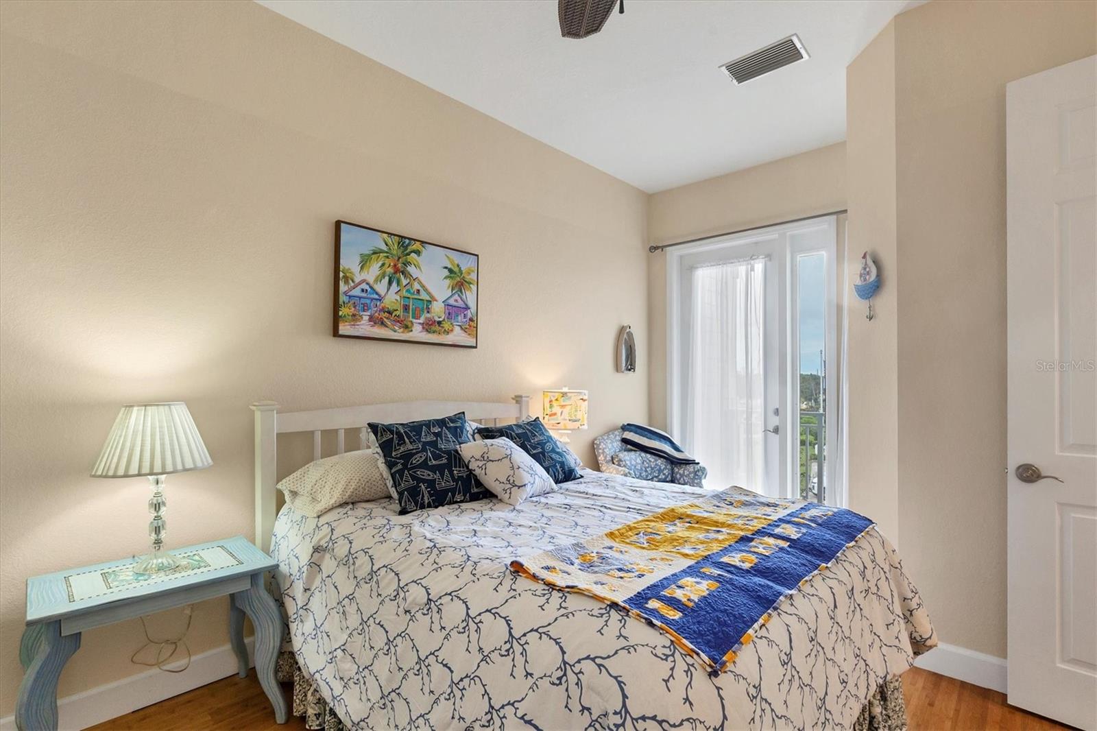 Image 19 of 40 For 10390 Longshore Road 82