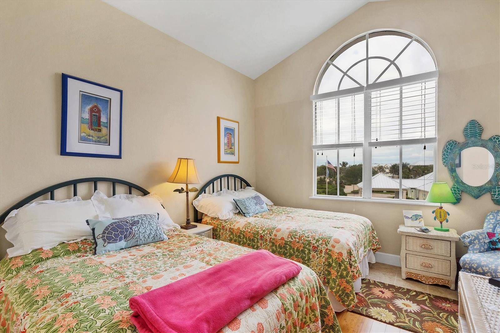 Image 21 of 40 For 10390 Longshore Road 82