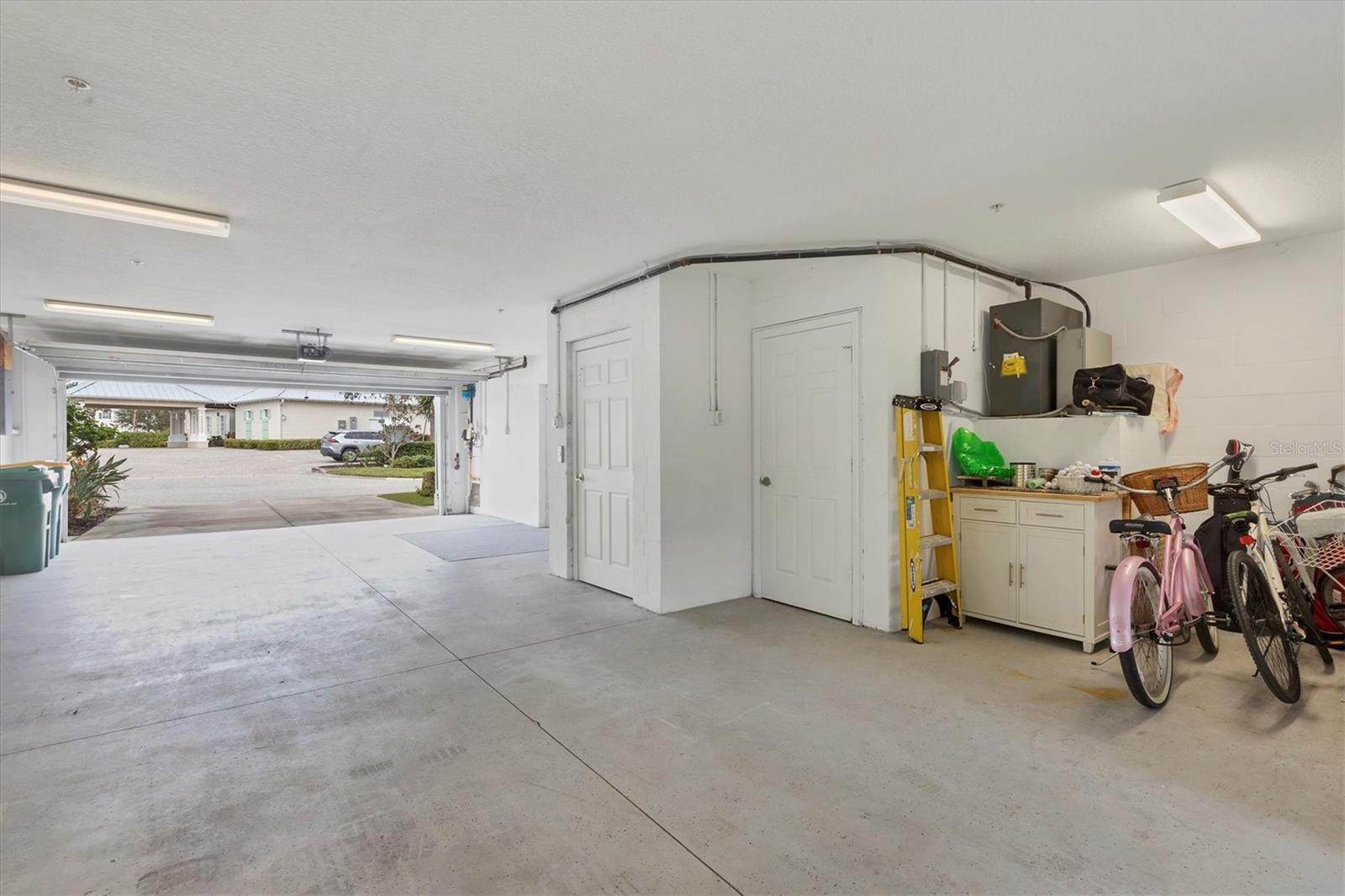 Image 24 of 40 For 10390 Longshore Road 82