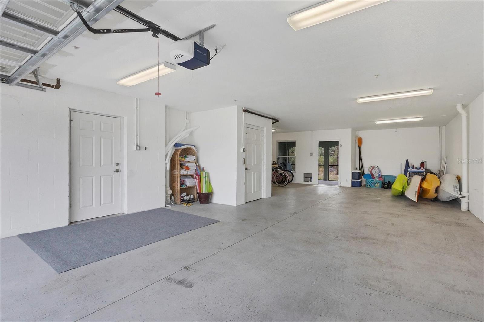 Image 25 of 40 For 10390 Longshore Road 82