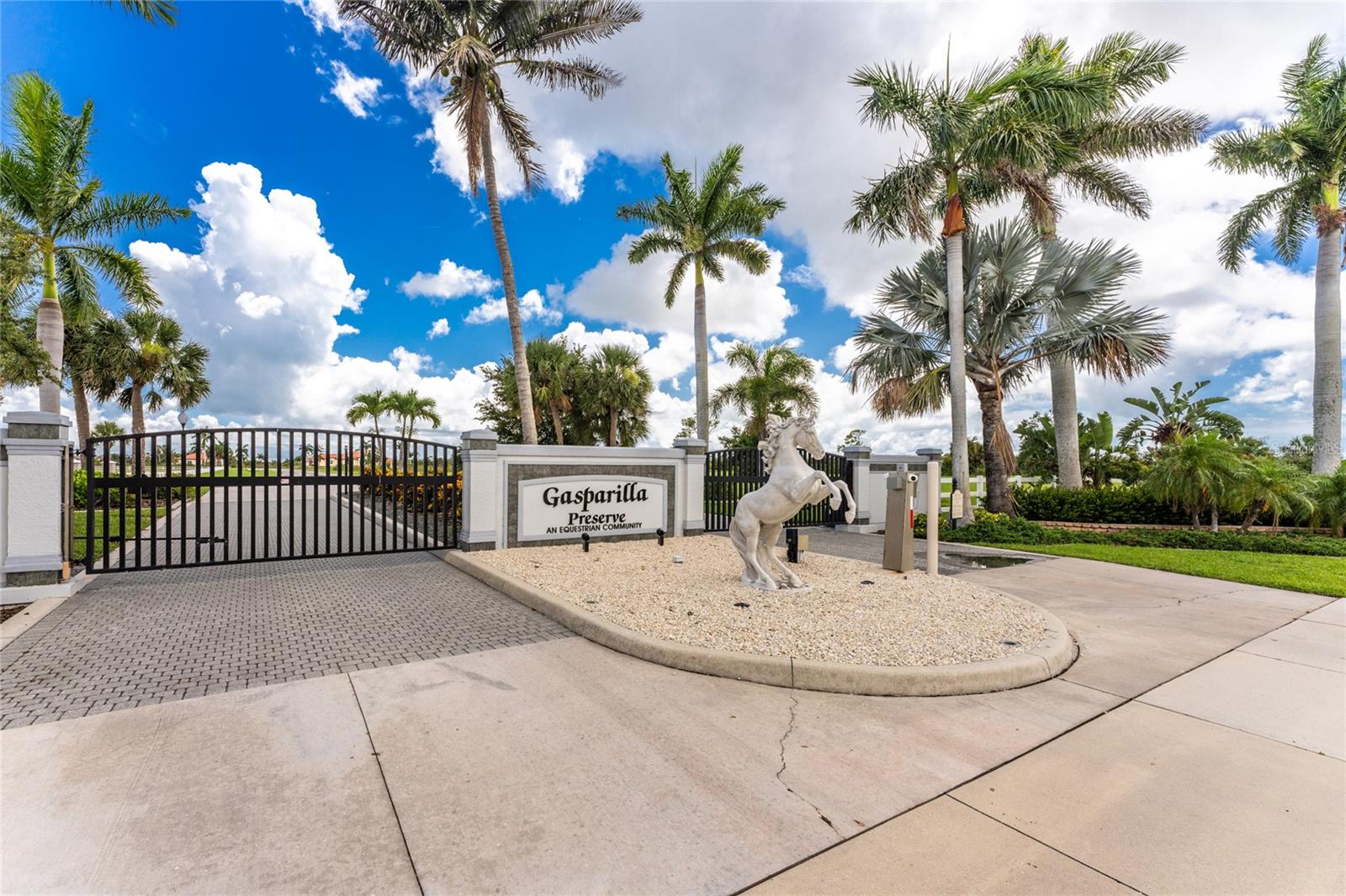 Image 4 of 48 For 11481 Equestrian Court