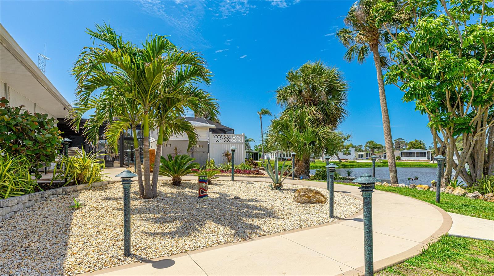 Image 35 of 48 For 60 Easter Island Circle