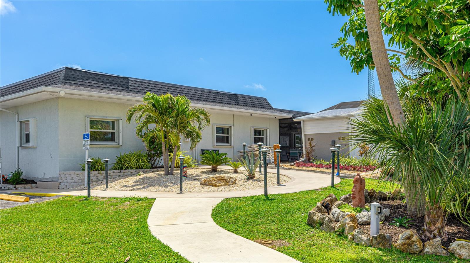 Image 37 of 48 For 60 Easter Island Circle