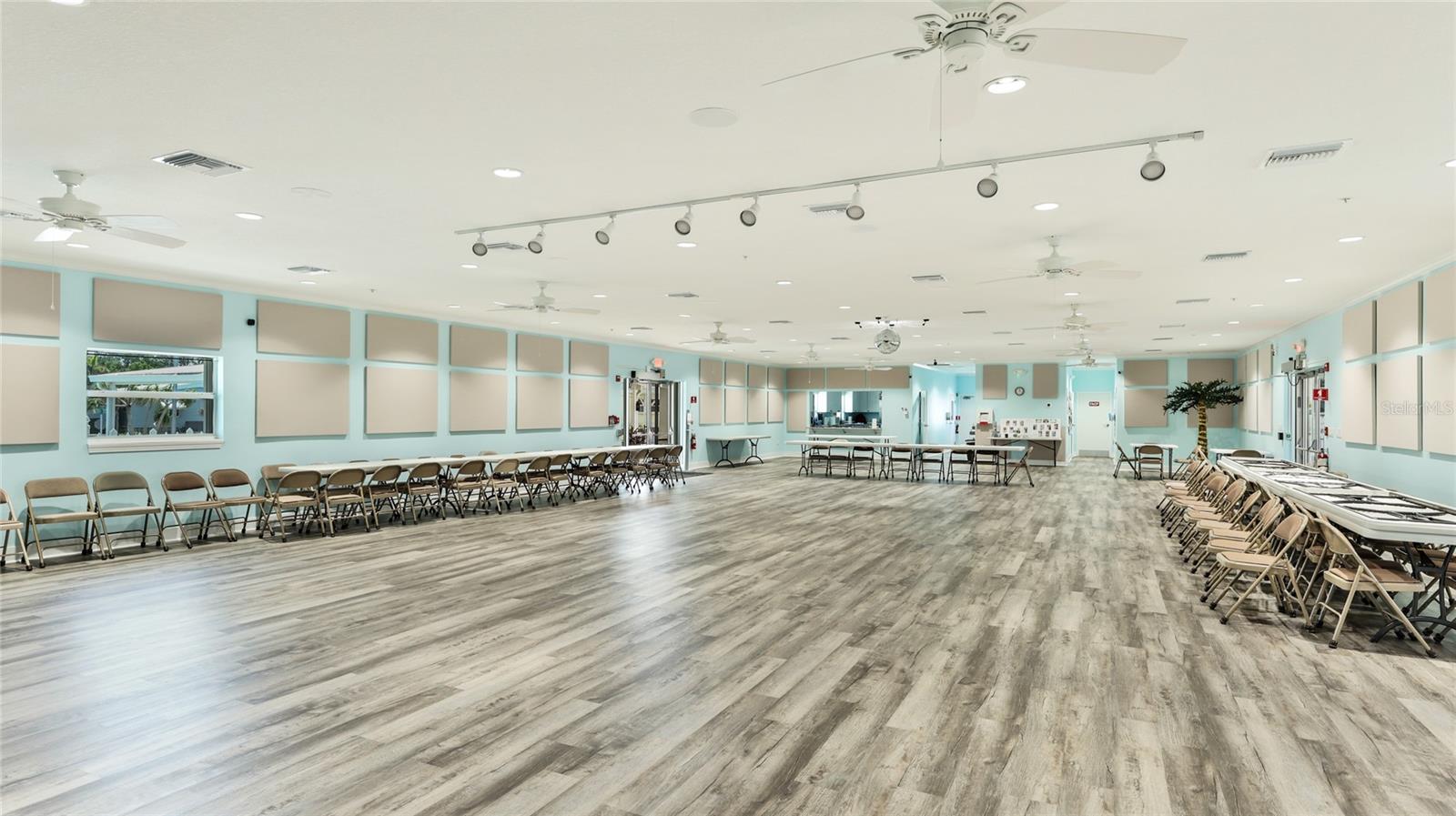 Image 39 of 48 For 60 Easter Island Circle