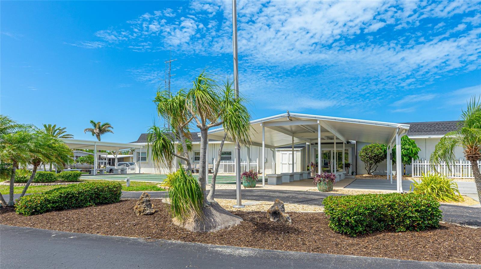 Image 46 of 48 For 60 Easter Island Circle