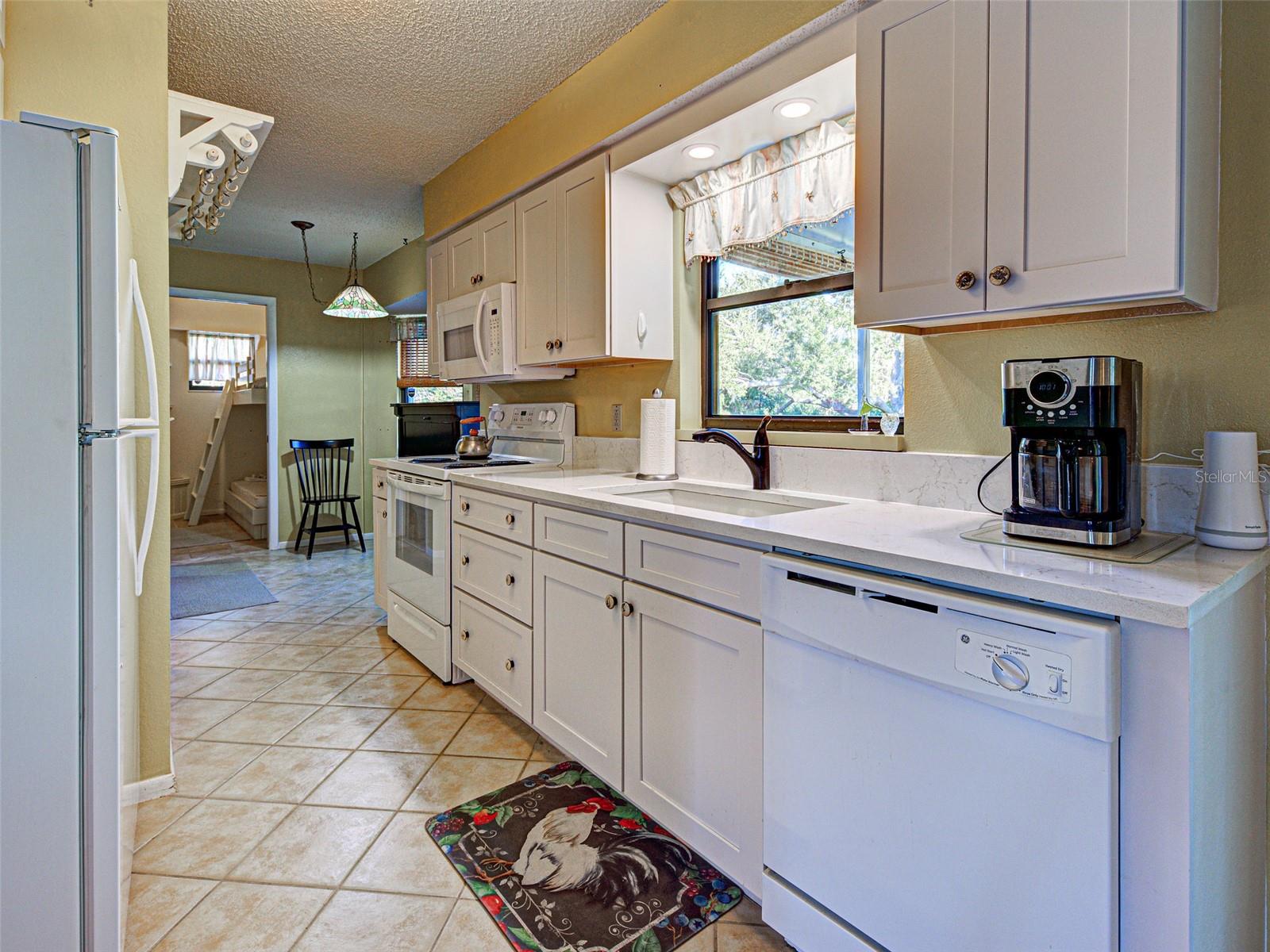 Image 10 of 47 For 1224 Lincoln Drive