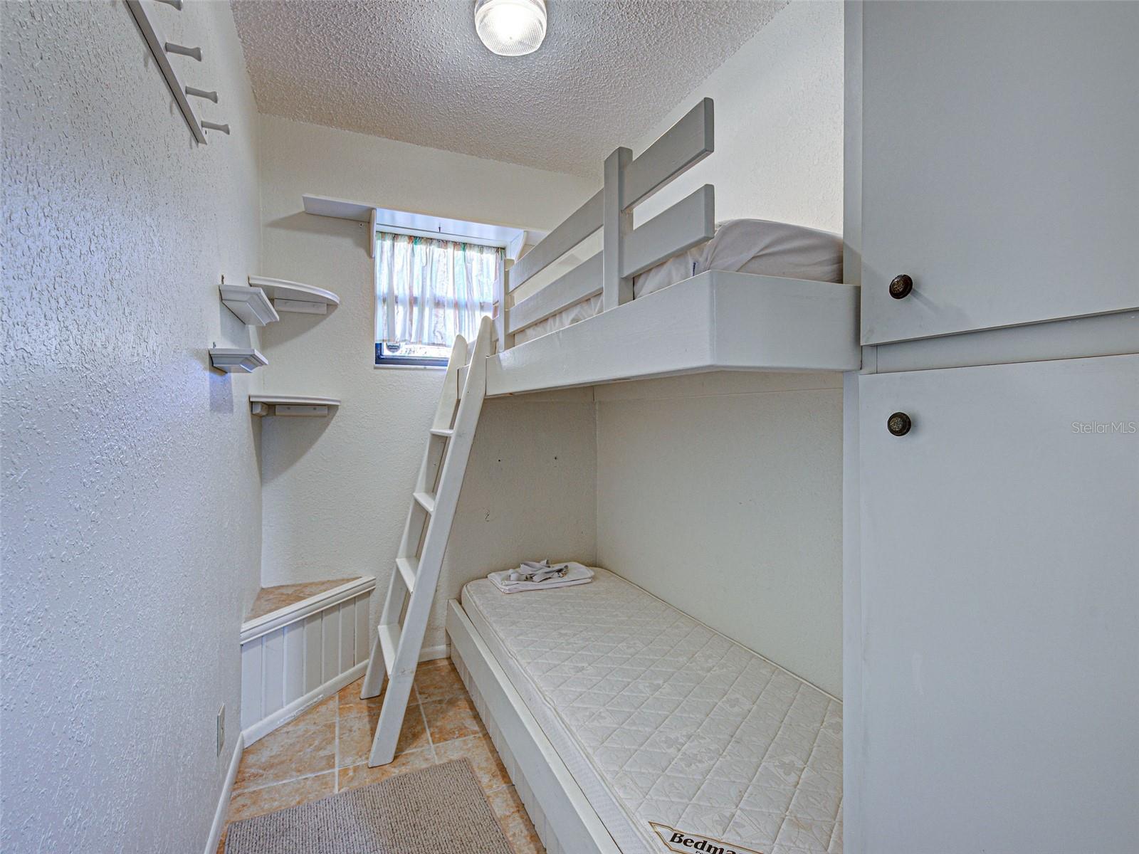 Image 27 of 47 For 1224 Lincoln Drive