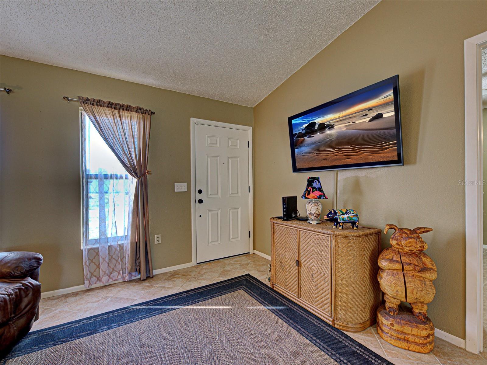 Image 3 of 47 For 1224 Lincoln Drive