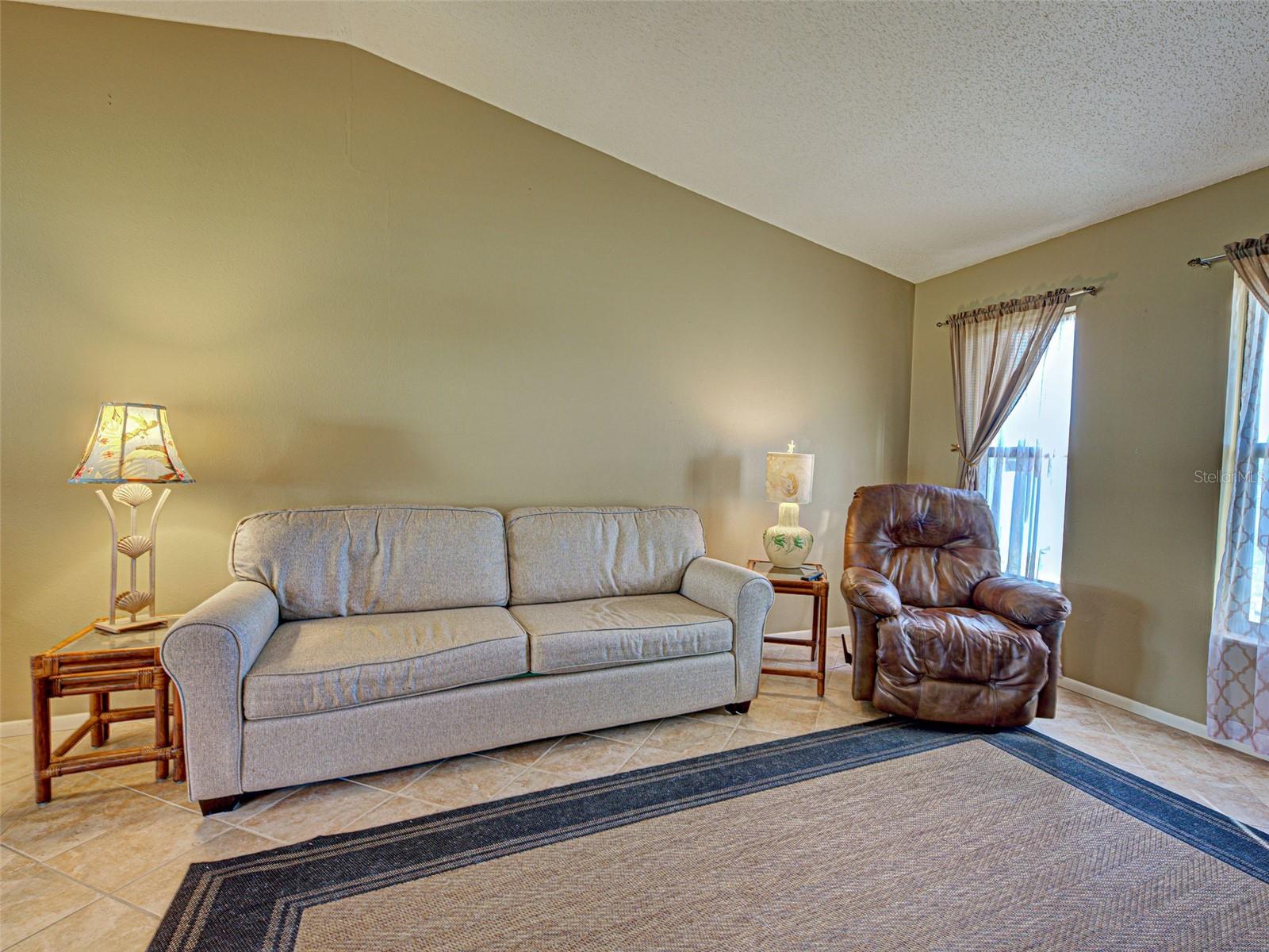 Image 4 of 47 For 1224 Lincoln Drive