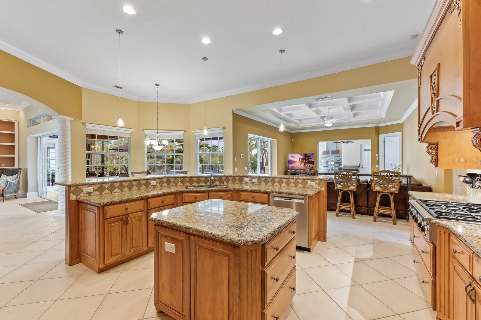 Image 19 of 88 For 3700 Como Street