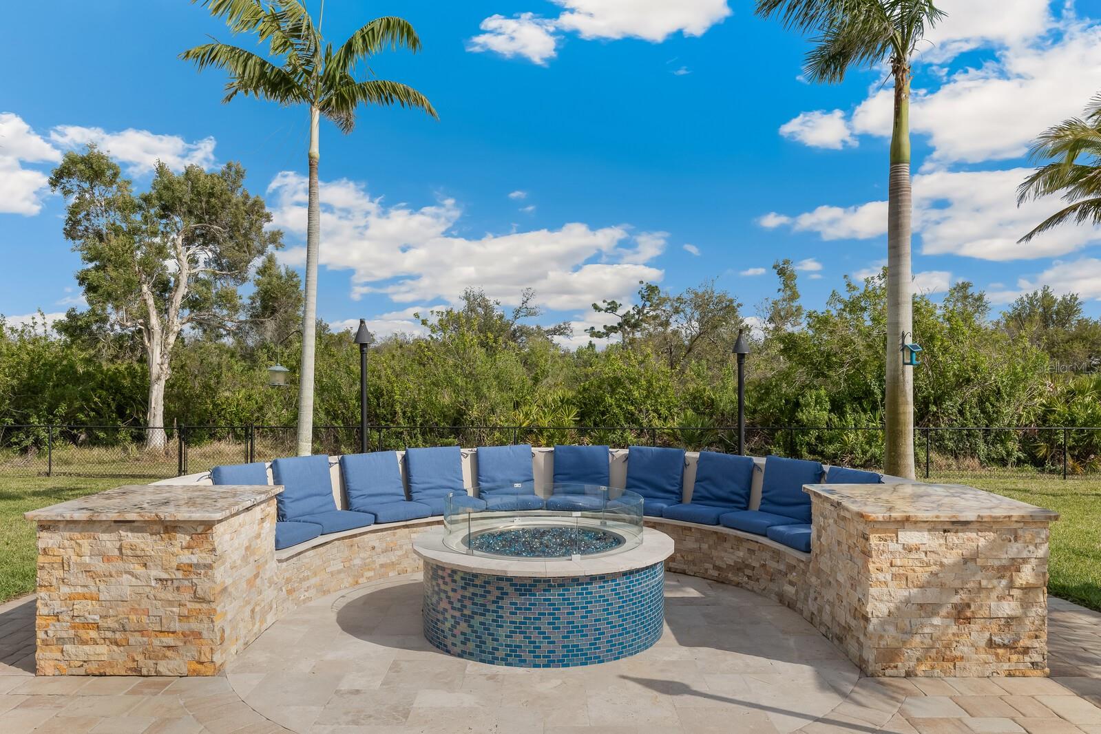 Image 32 of 88 For 3700 Como Street