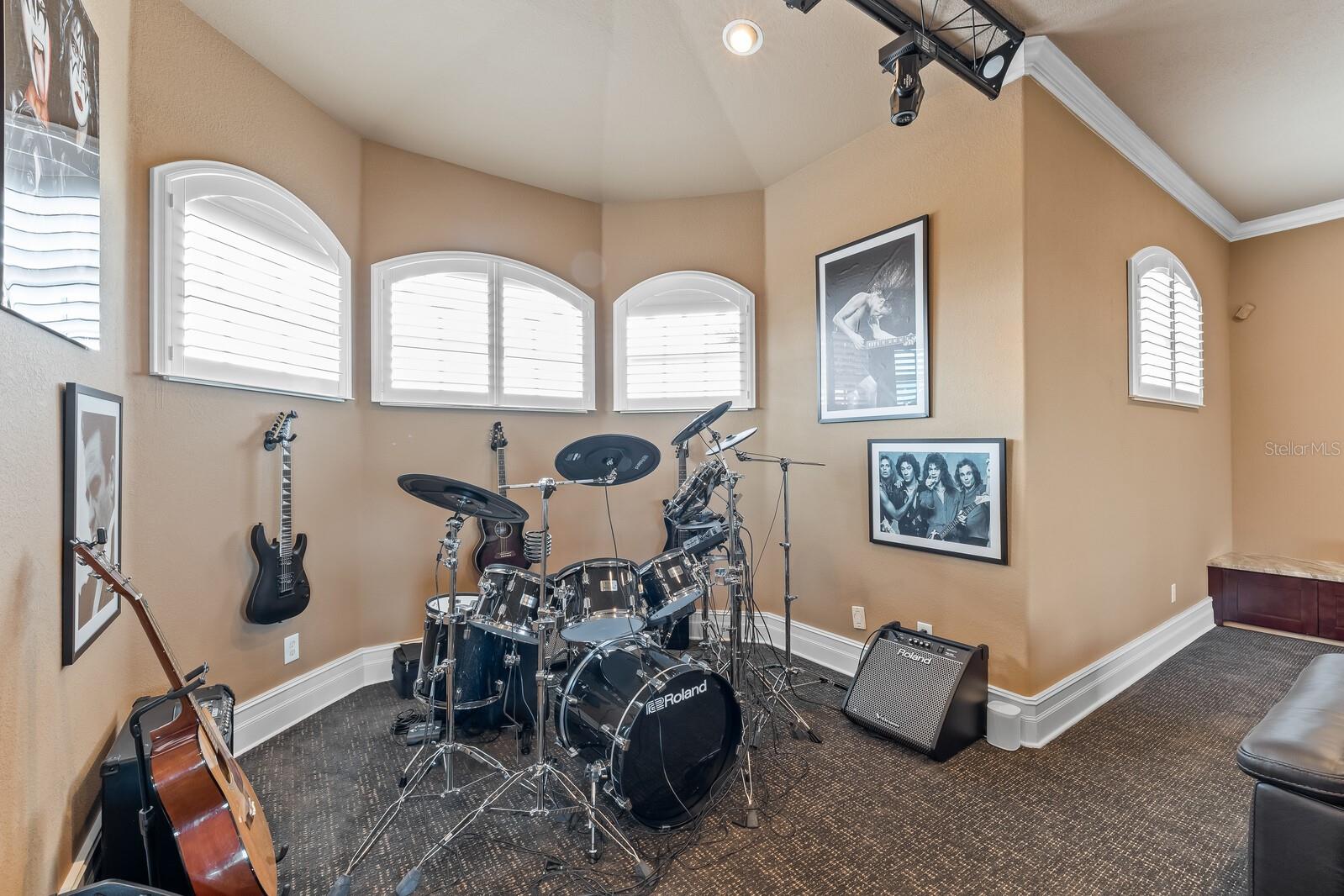 Image 63 of 88 For 3700 Como Street