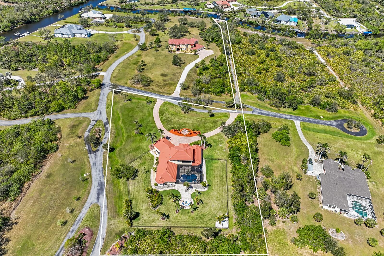 Image 9 of 88 For 3700 Como Street