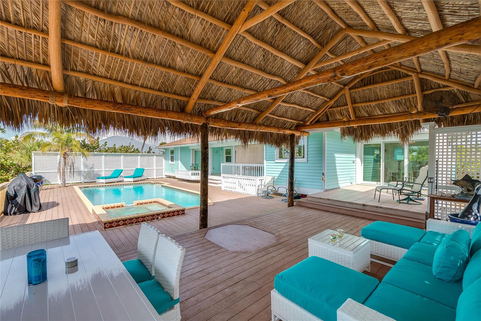 Listing photo id 9 for 3547 Gasparilla Road