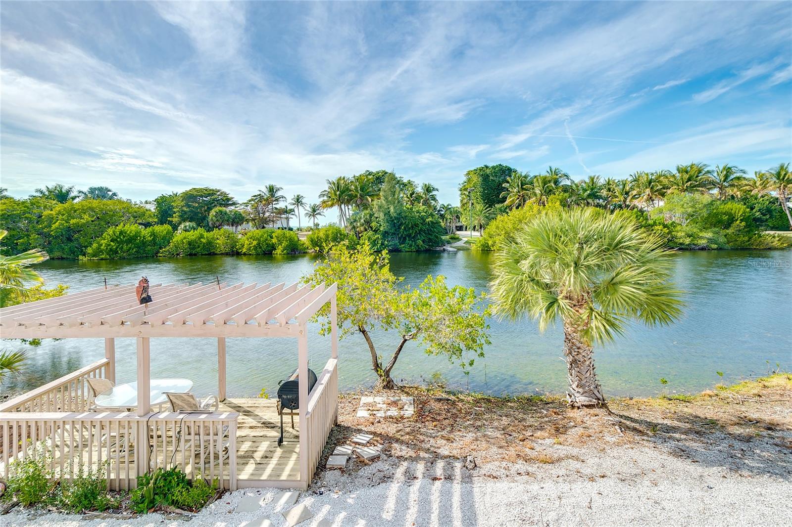 Listing photo id 16 for 3547 Gasparilla Road