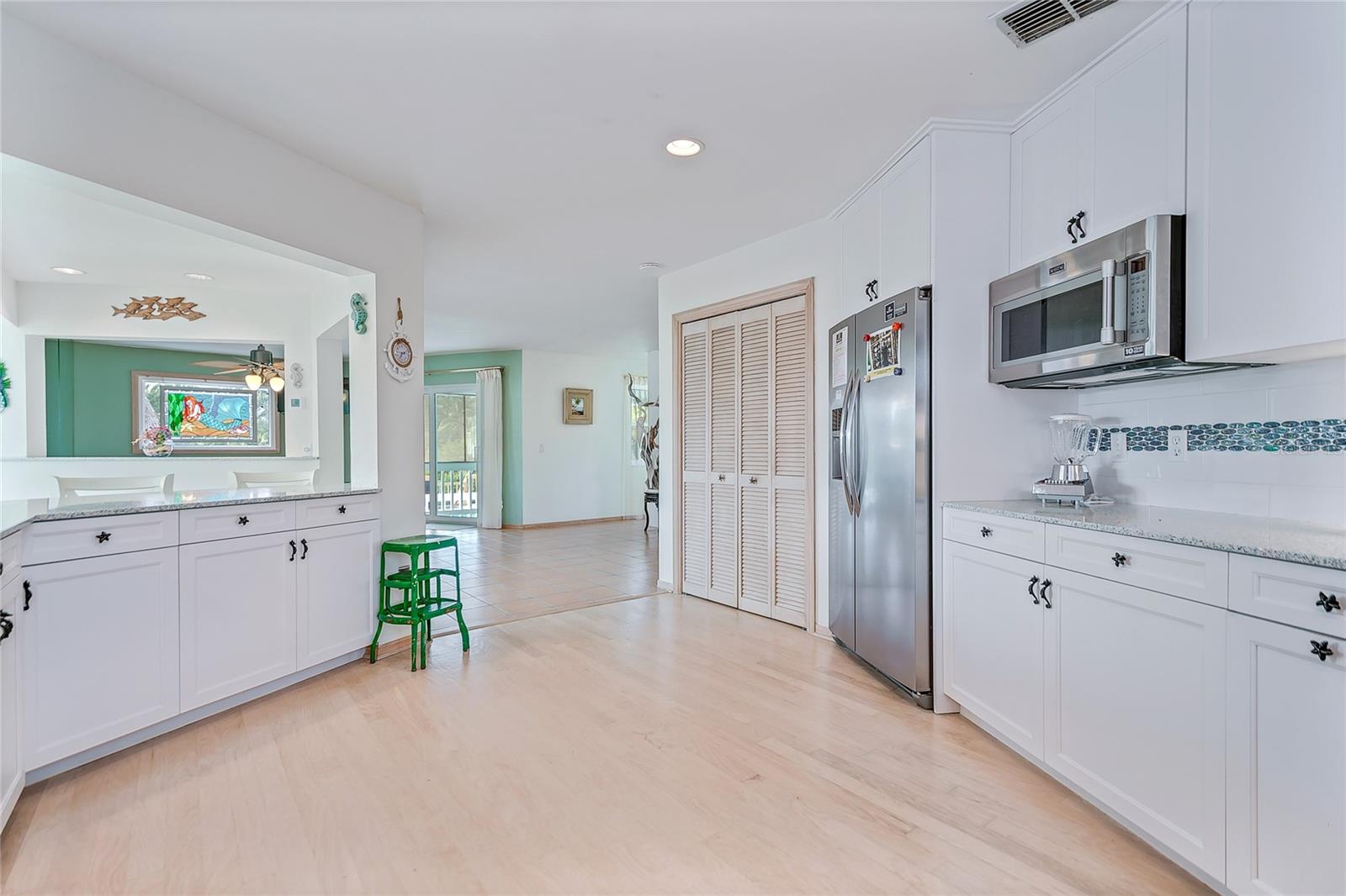 Listing photo id 4 for 3547 Gasparilla Road