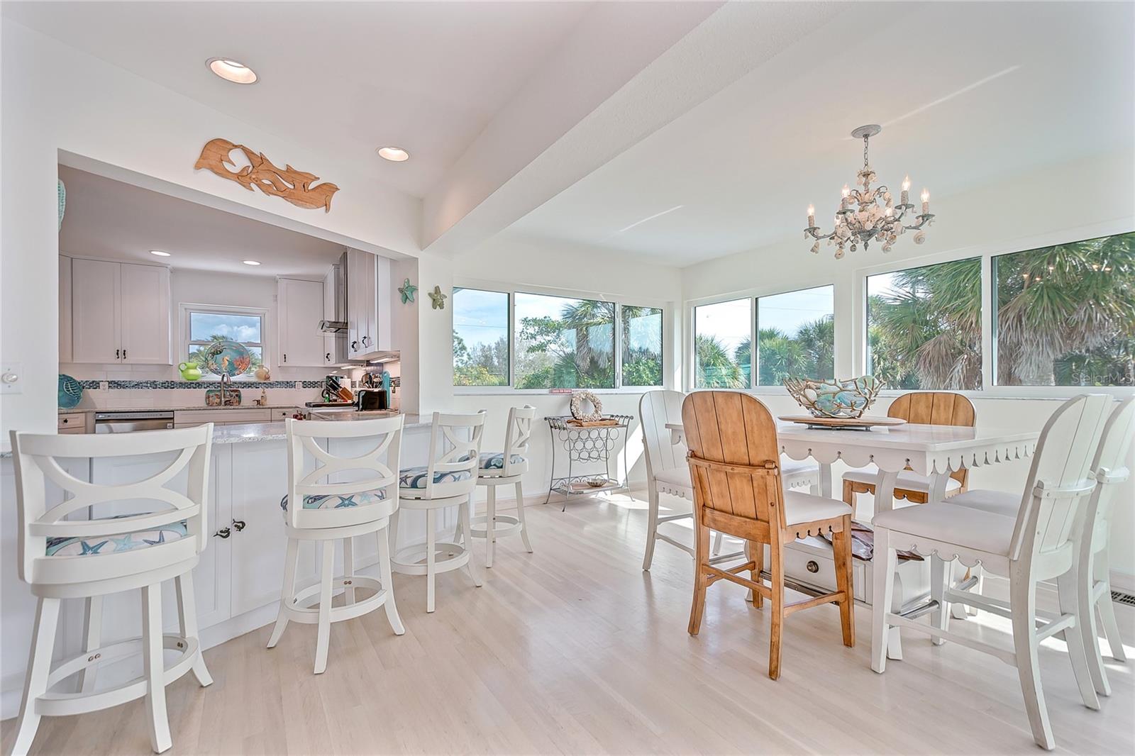 Listing photo id 5 for 3547 Gasparilla Road