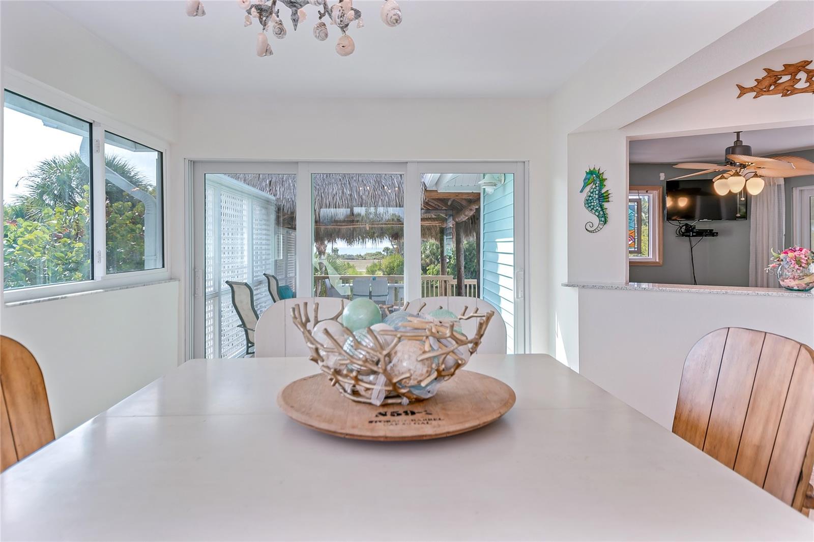 Listing photo id 6 for 3547 Gasparilla Road