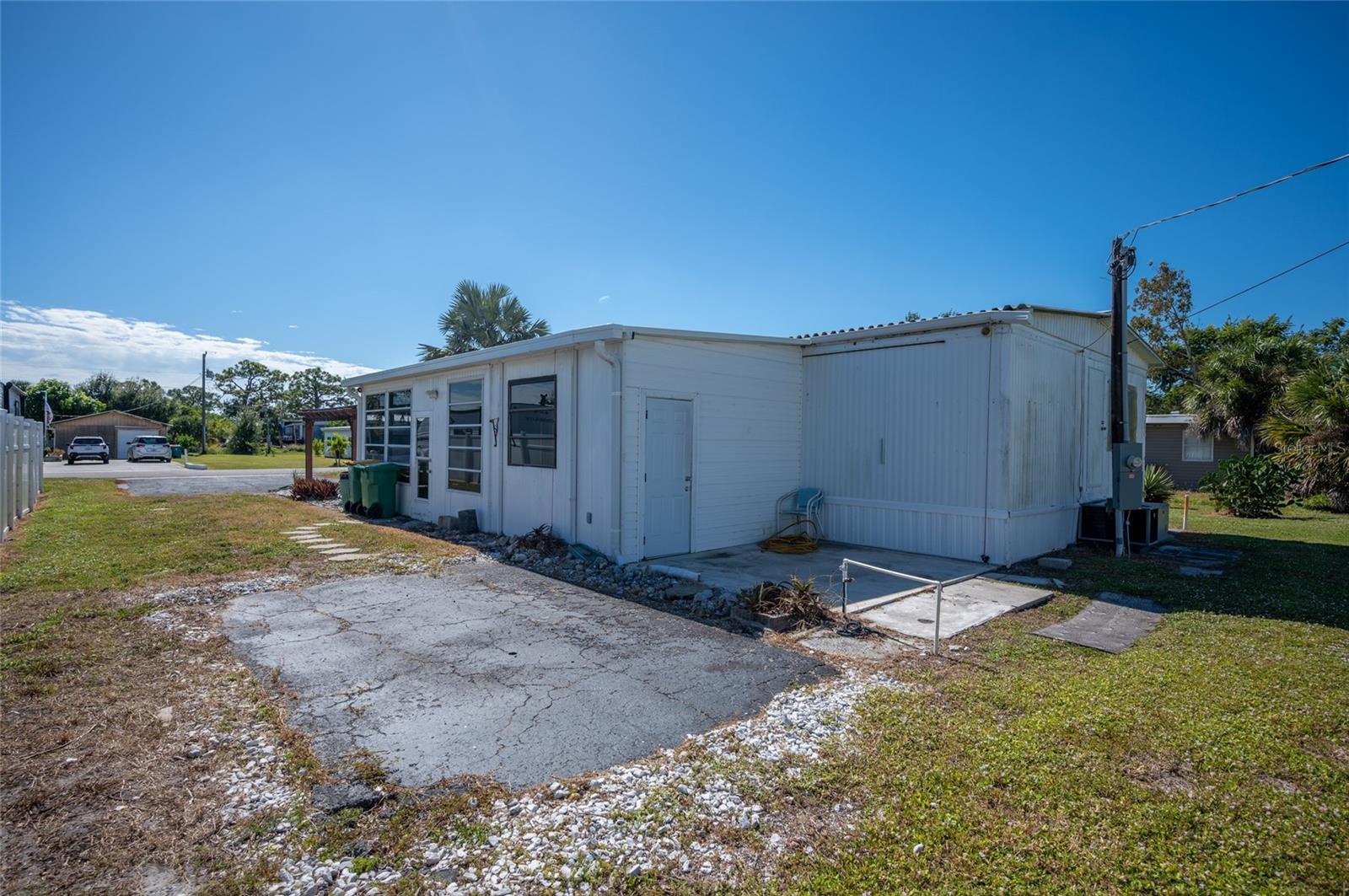 Image 22 of 35 For 2070 Essence Avenue