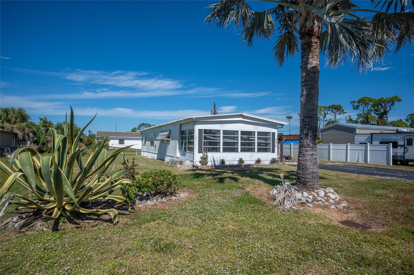 Image 25 of 35 For 2070 Essence Avenue