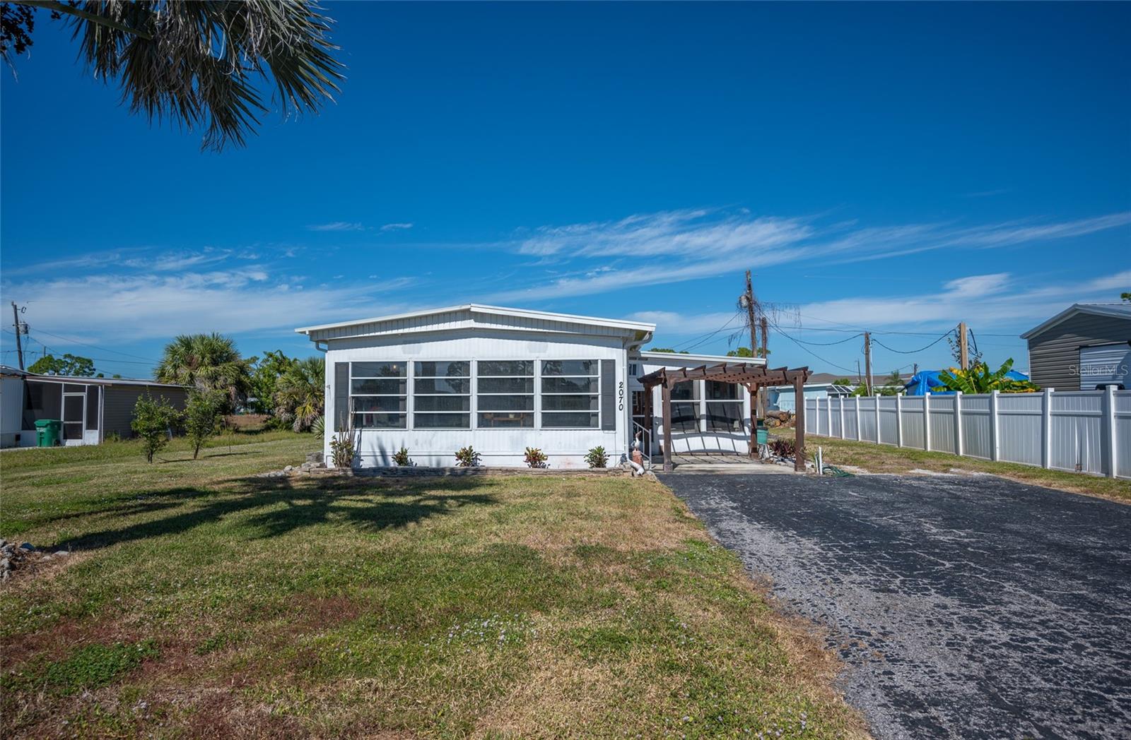 Image 26 of 35 For 2070 Essence Avenue