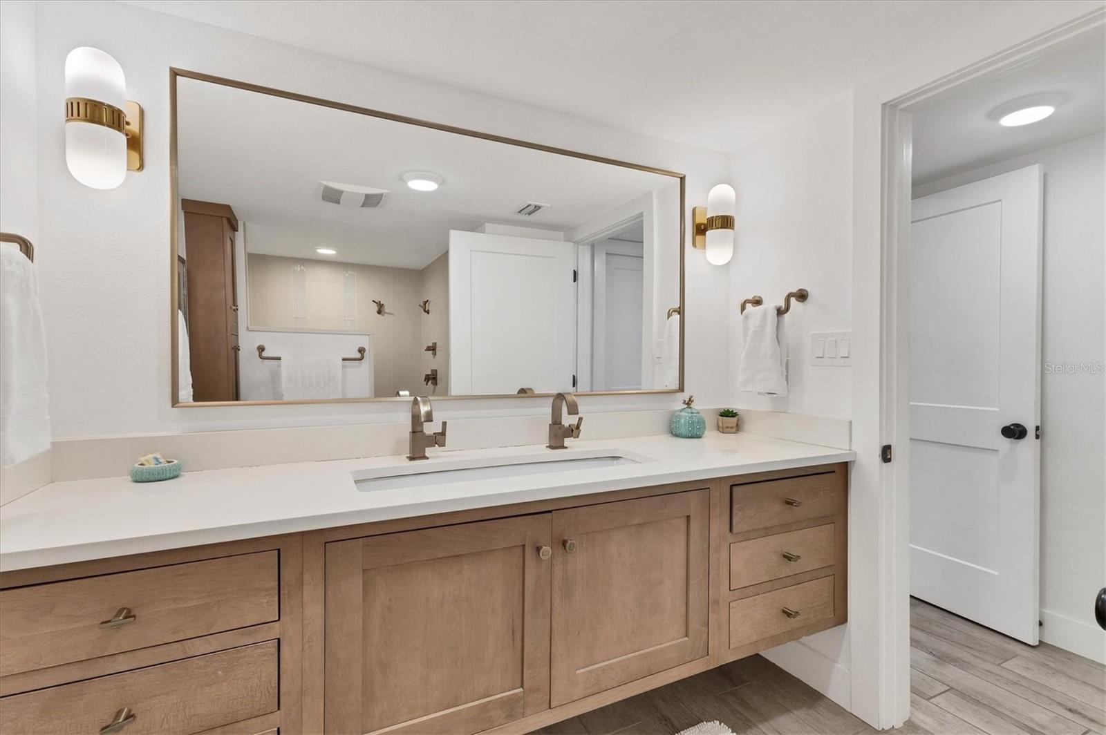 Image 21 of 35 For 5700 Gulf Shores Drive C143