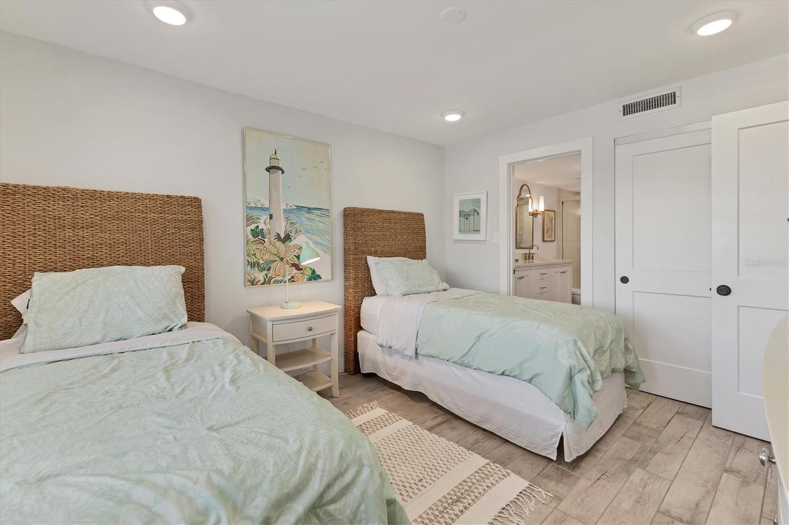 Image 23 of 35 For 5700 Gulf Shores Drive C143