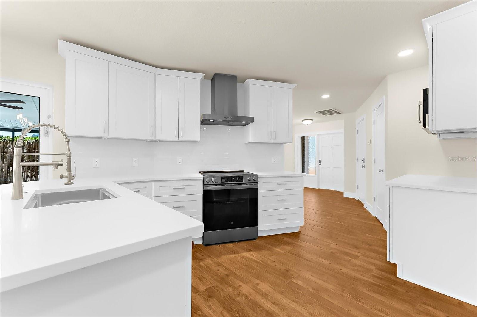 Listing photo id 10 for 1460 Deer Creek Drive