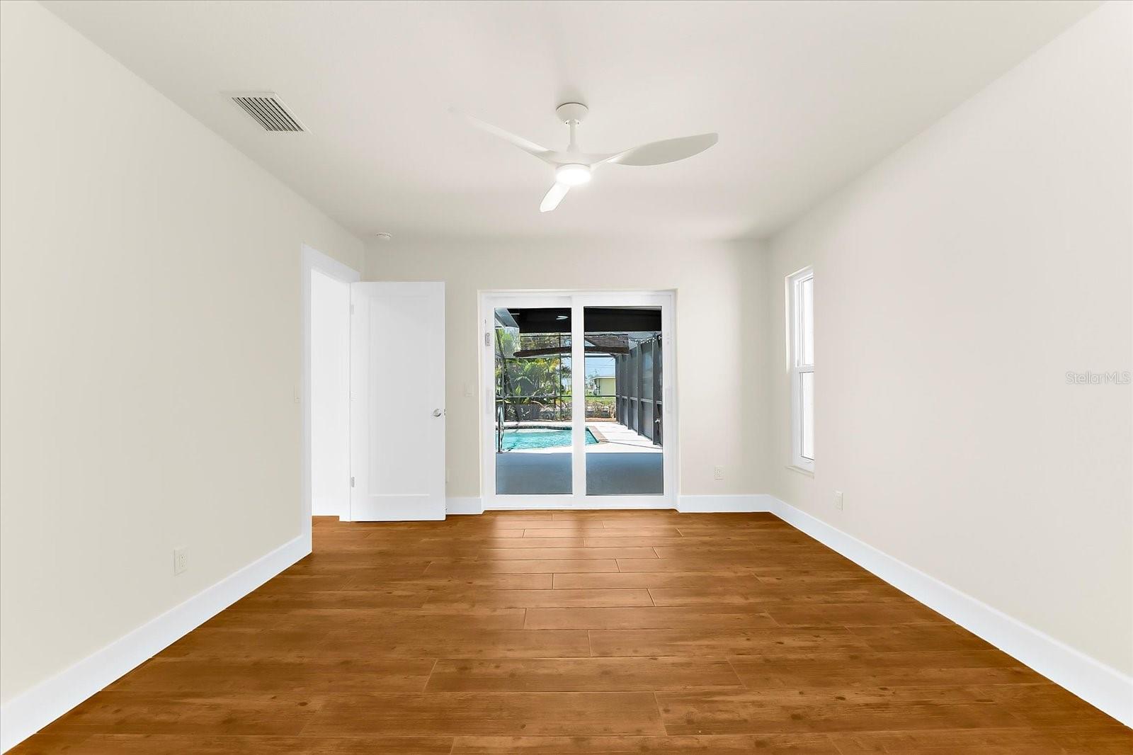 Listing photo id 13 for 1460 Deer Creek Drive