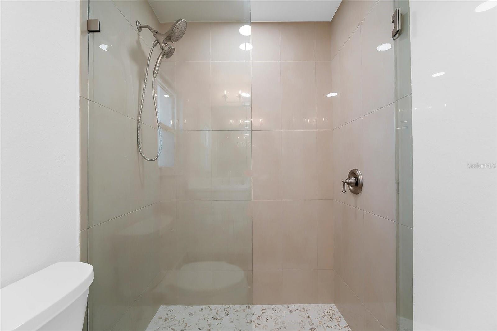 Listing photo id 16 for 1460 Deer Creek Drive