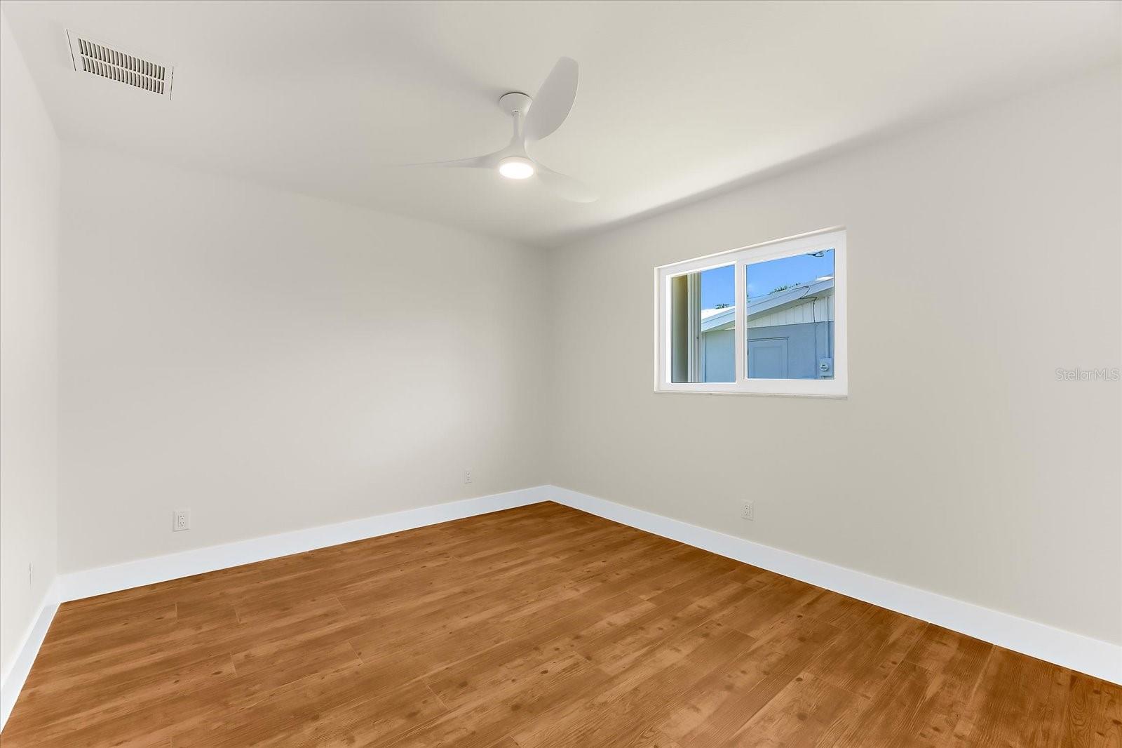 Listing photo id 17 for 1460 Deer Creek Drive