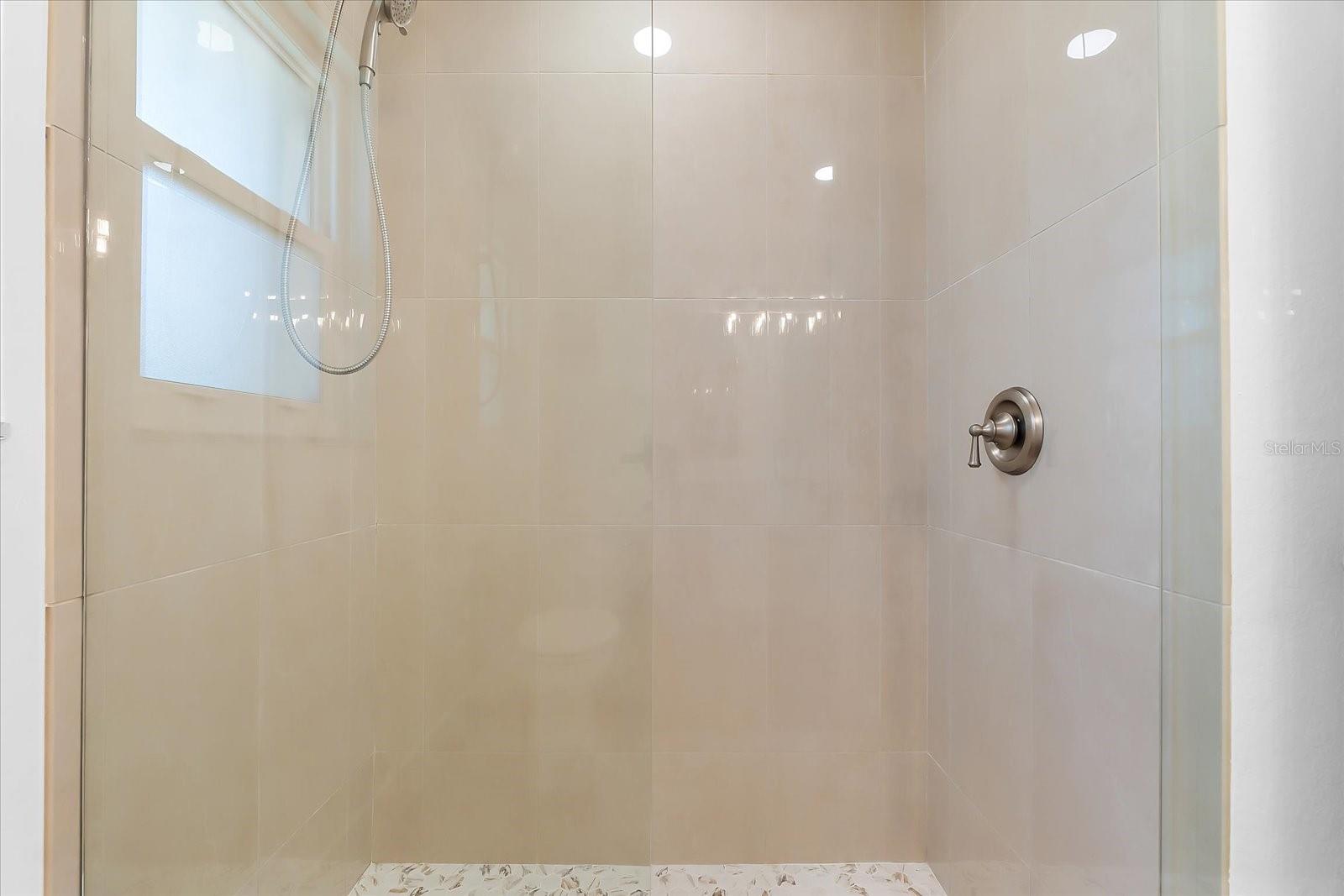 Listing photo id 19 for 1460 Deer Creek Drive